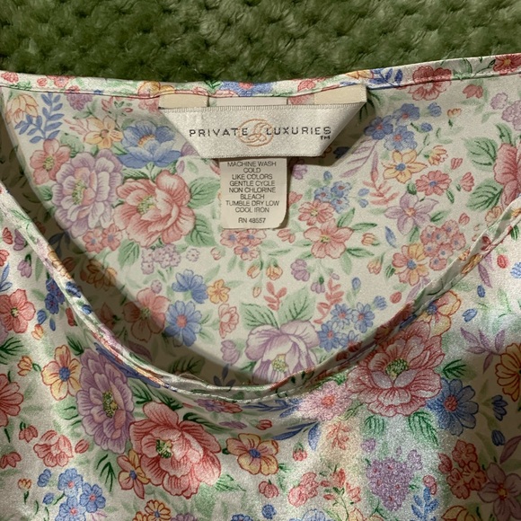 Private Luxeries - Picture 2 of 4